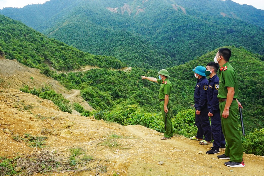 Văn Bàn (Lào Cai): Truy quét các lán trại của “phu vàng” ở Minh Lương