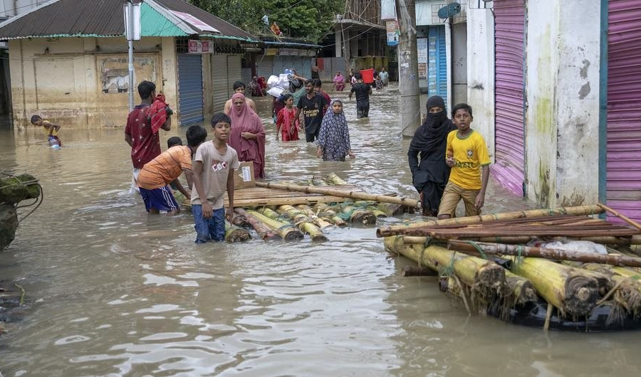 Lũ lụt, lở đất tàn phá khắp Nam Á