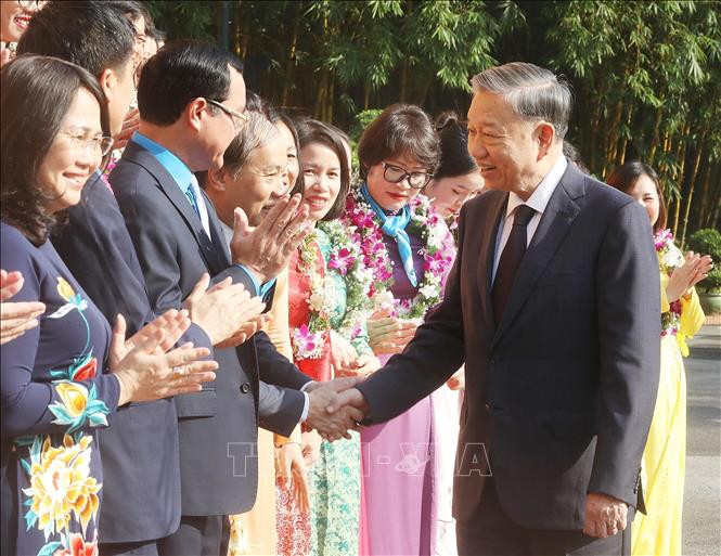 Tổng Bí thư, Chủ tịch nước gặp mặt đại biểu 'Tham mưu giỏi, phục vụ tốt' giai đoạn 2019-2024