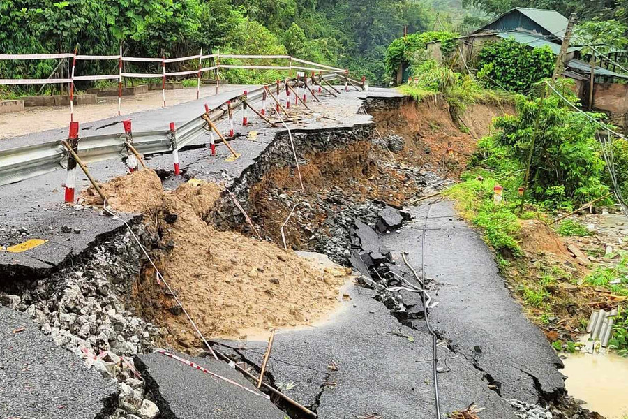 Nhiều tuyến quốc lộ các huyện miền núi Thanh Hóa bị sạt lở