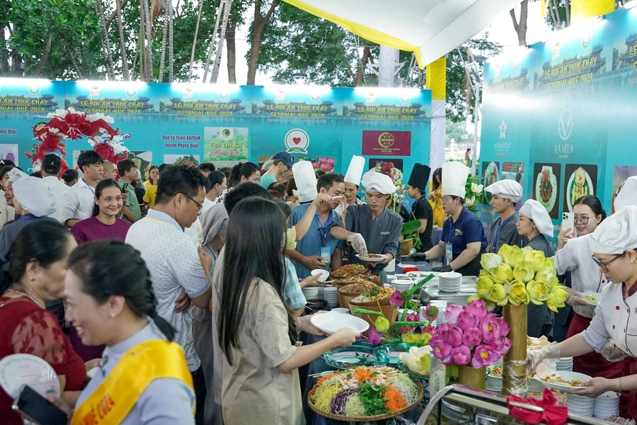 Nét đẹp văn hóa Phật giáo tại Tuần lễ Festival Huế 2024