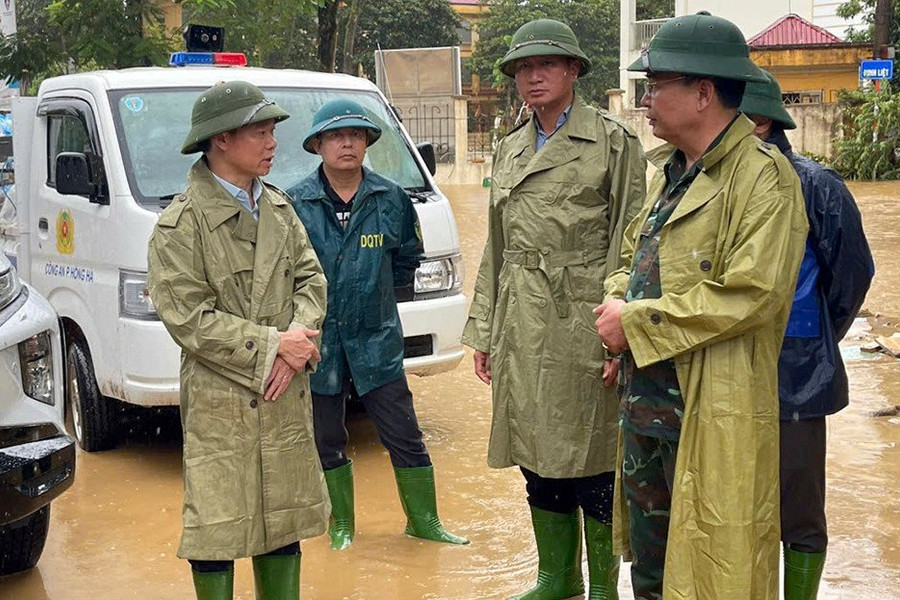 Bộ trưởng Bộ Tài nguyên và Môi trường Đỗ Đức Duy chỉ đạo công tác khắc phục hậu quả thiên tai tại thành phố Yên Bái