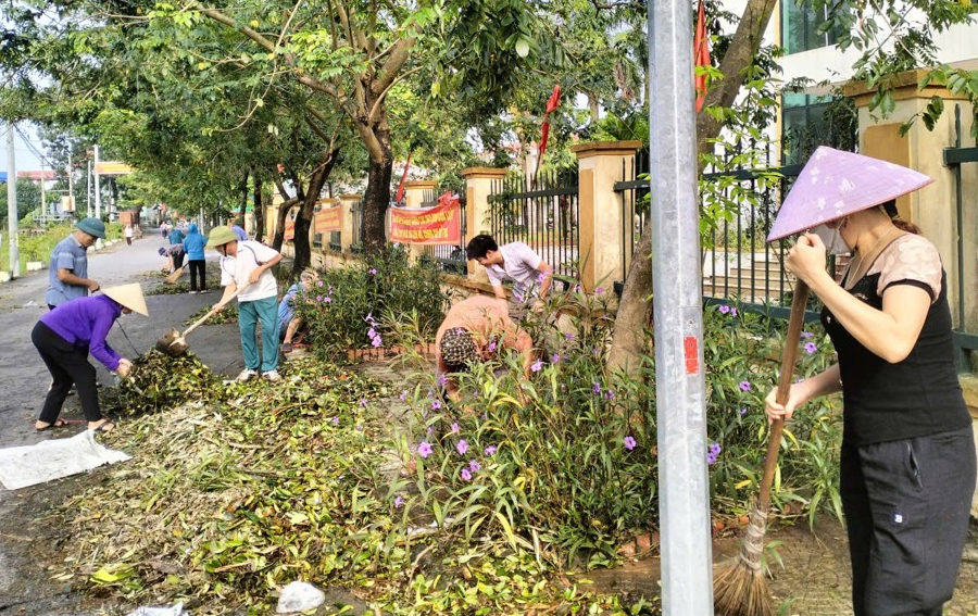 Huyện Thanh Oai (Hà Nội): Đồng loạt ra quân tổng vệ sinh môi trường sau bão