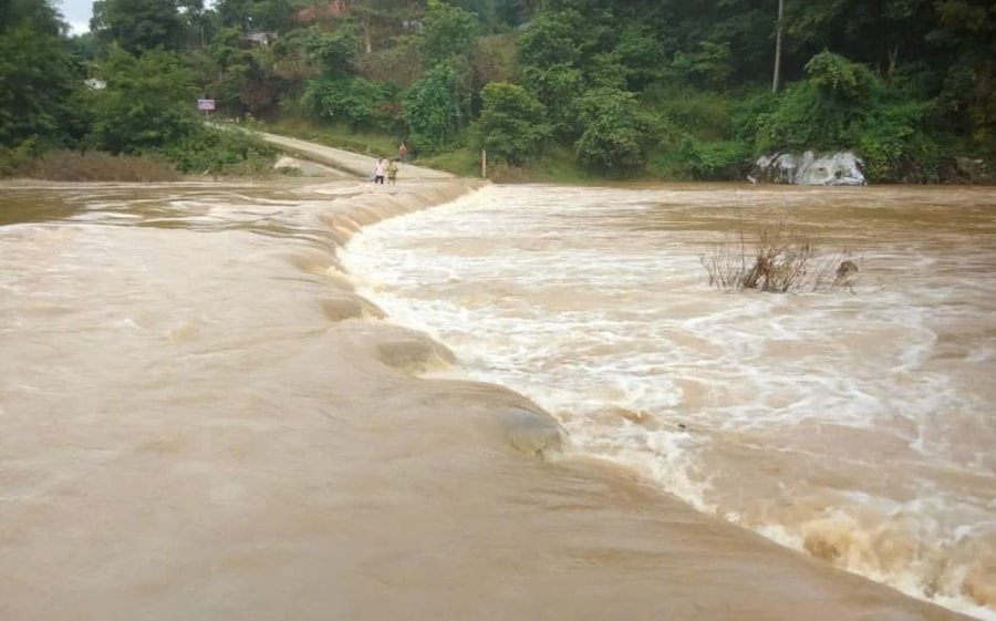 Sông Gianh giảm lũ, Hà Tĩnh và Nghệ An chuẩn bị ứng phó đợt lũ lớn