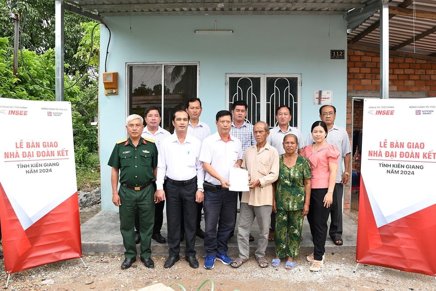 Kiên Lương (Kiên Giang): INSEE Việt Nam trao 7 ngôi nhà đại đoàn kết cho các hộ dân khó khăn