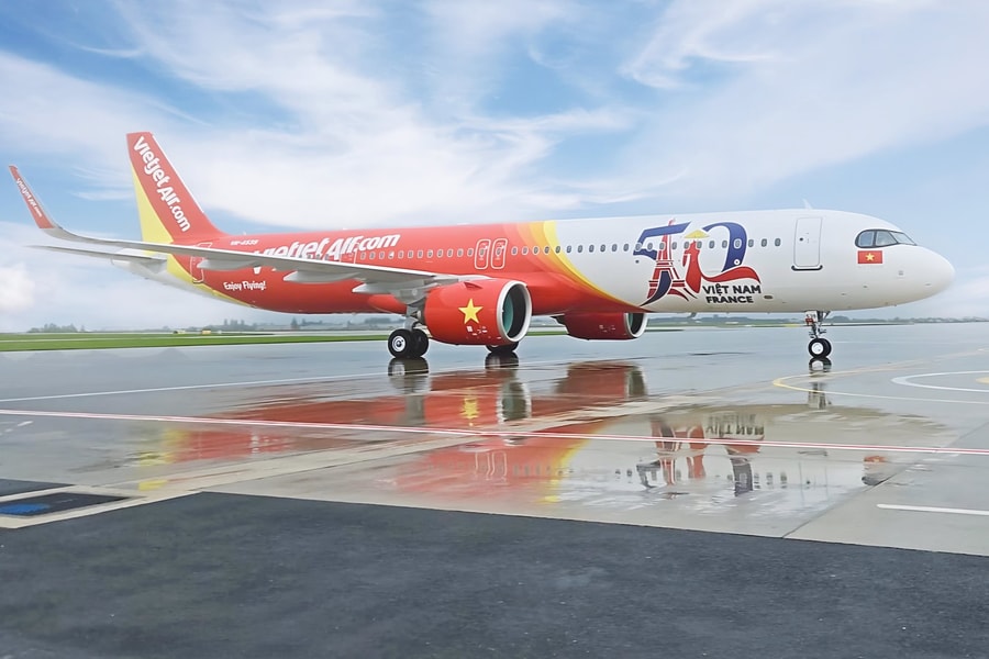 Airbus và Vietjet bàn giao tàu bay mới mang hình ảnh quan hệ Việt Nam - Pháp