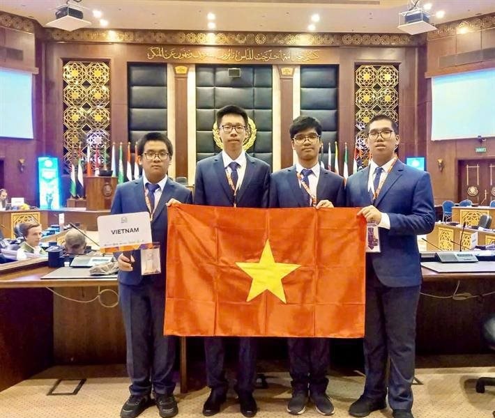 Học sinh Việt Nam đạt thành tích xuất sắc trong kỳ thi Olympic khu vực, quốc tế năm 2024