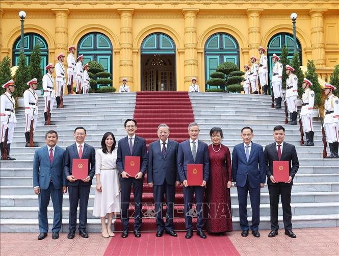 Tổng Bí thư, Chủ tịch nước Tô Lâm trao quyết định bổ nhiệm Đại sứ Việt Nam tại Liên hợp quốc và các nước