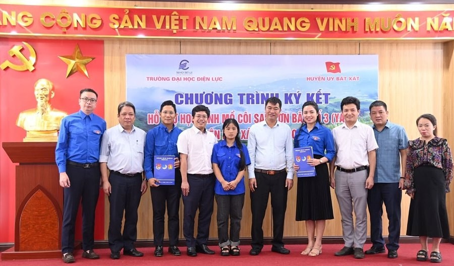 Trường Đại học Điện lực: Chắp cánh ước mơ cho nữ sinh mồ côi sau bão số 3 ở Yên Bái