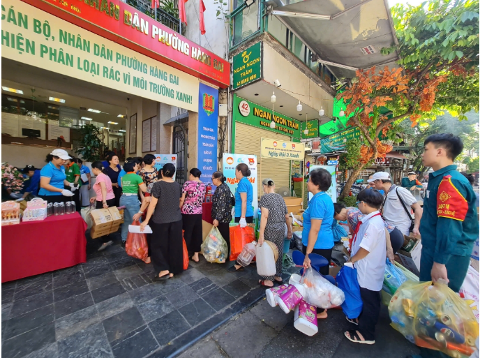 Phân loại rác tại nguồn ở Hàng Bồ, Hàng Gai, Cửa Đông (Hoàn Kiếm - Hà Nội): Hiệu quả từ việc phân vai rõ