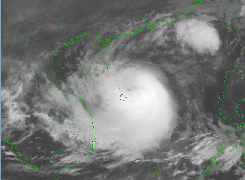 Bão Trà Mi tăng cấp, gió khu vực ven biển mạnh dần lên