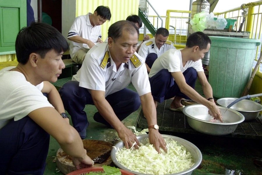 Giữ xanh "quần đảo bão tố" - Bài 4: Những mầm xanh ngoài “Pháo đài canh biển”