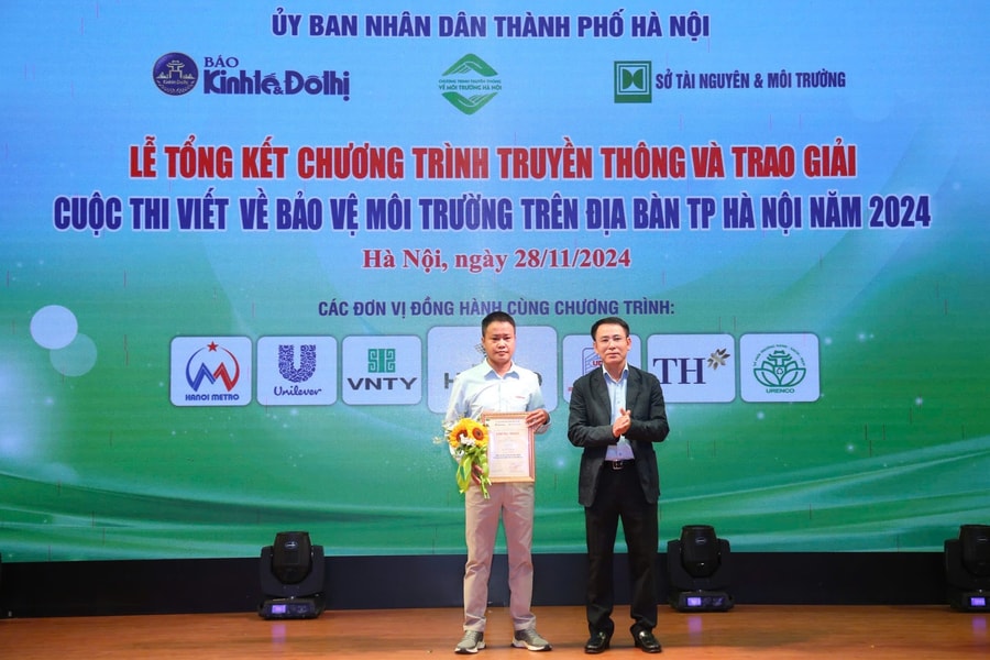 Trao giải Cuộc thi viết về bảo vệ môi trường trên địa bàn TP. Hà Nội năm 2024