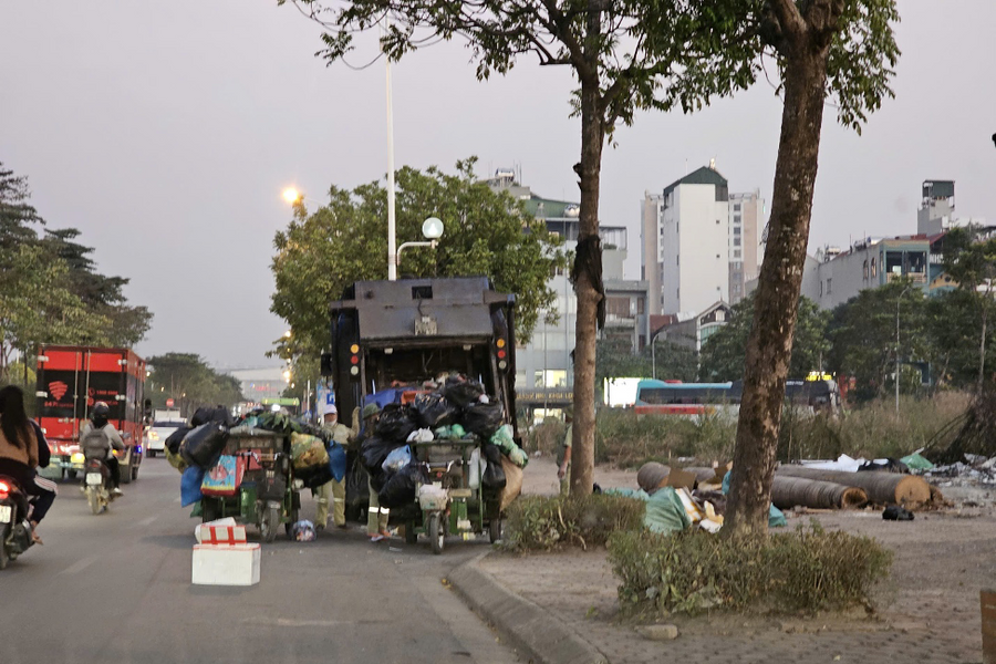 Long Biên (Hà Nội): Bãi rác tự phát quanh khu dân cư