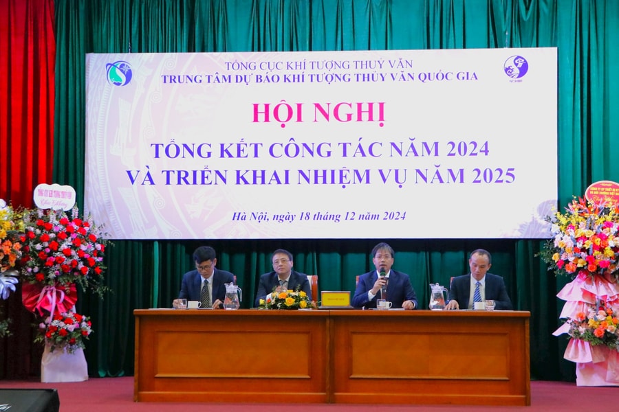 Trung tâm Dự báo khí tượng thủy văn quốc gia: Nỗ lực lớn trong một năm thiên tai diễn biến phức tạp