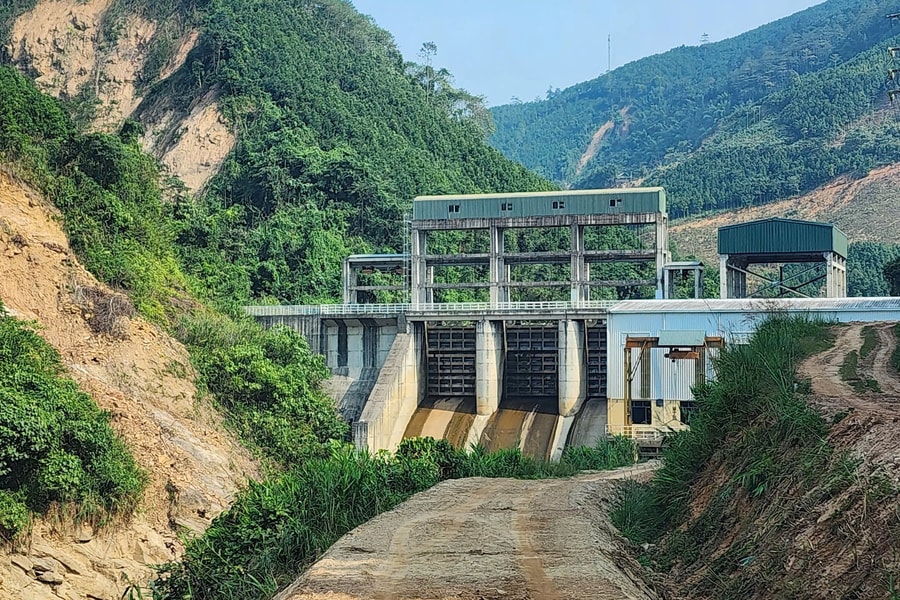 Cơ quan chức năng vào cuộc, sau phản ánh của Báo TN&MT về công tác vệ sinh môi trường tại Hồ thủy điện Bắc Cuông