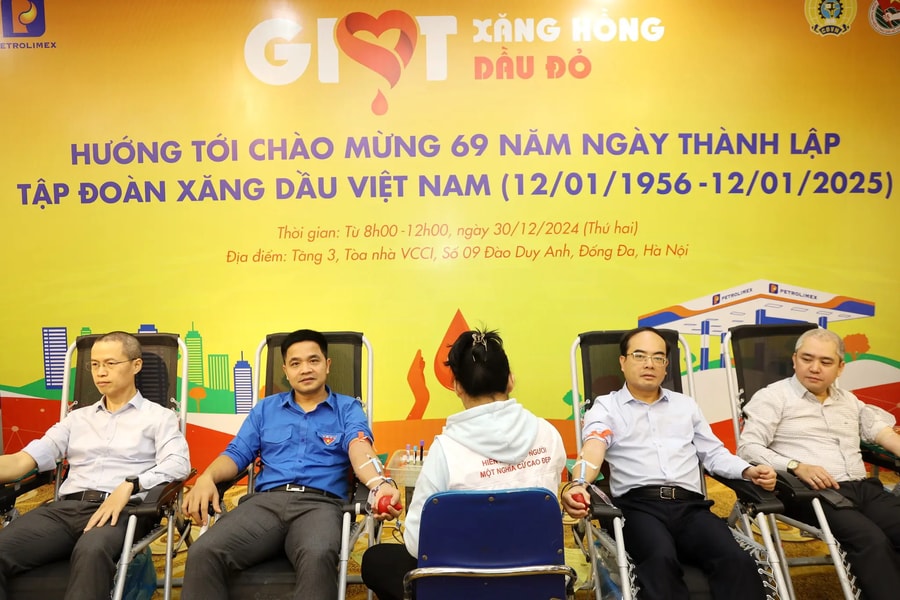 Đoàn Thanh niên Petrolimex hưởng ứng chương trình "Giọt xăng hồng - Giọt dầu đỏ" đợt 2 năm 2024