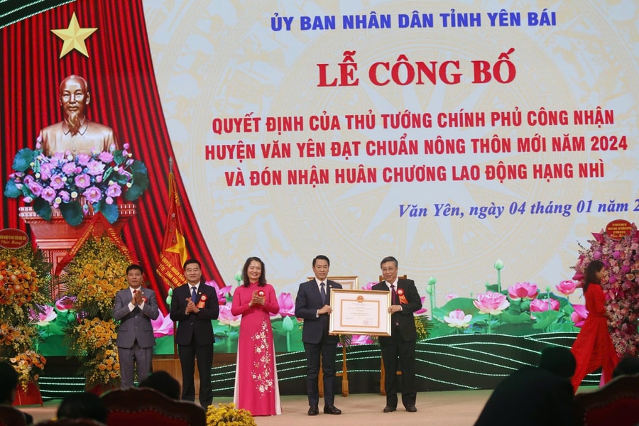 Chủ tịch Quốc hội Trần Thanh Mẫn dự Lễ công nhận huyện Văn Yên đạt chuẩn nông thôn mới