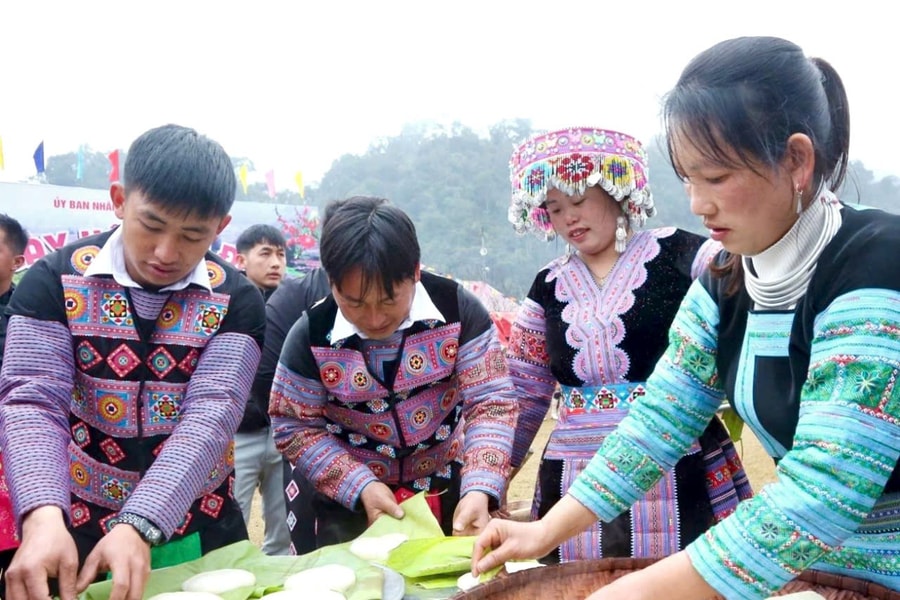 Đặc sắc Ngày hội hoa đào Lóng Luông