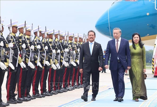 Bảy phát đại bác chào mừng Tổng Bí thư Tô Lâm và Phu nhân tới Jakarta, Indonesia