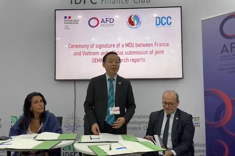 Bộ trưởng Trần Hồng Hà ký bản ghi nhớ với các đối tác tại COP 27