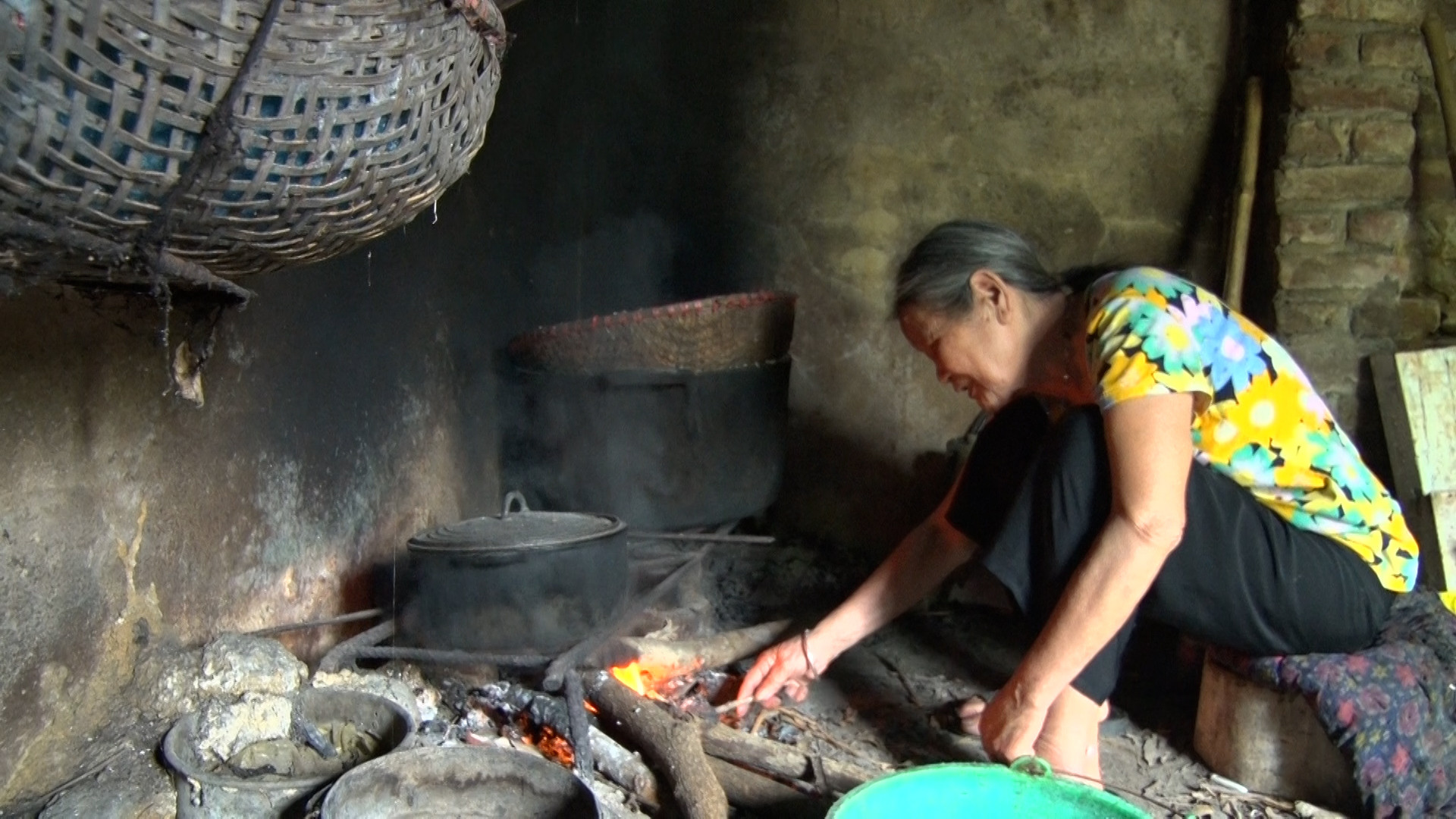 Sóc Sơn: Người dân thôn Minh Tân sống khổ vì thiếu điện, nước sạch 