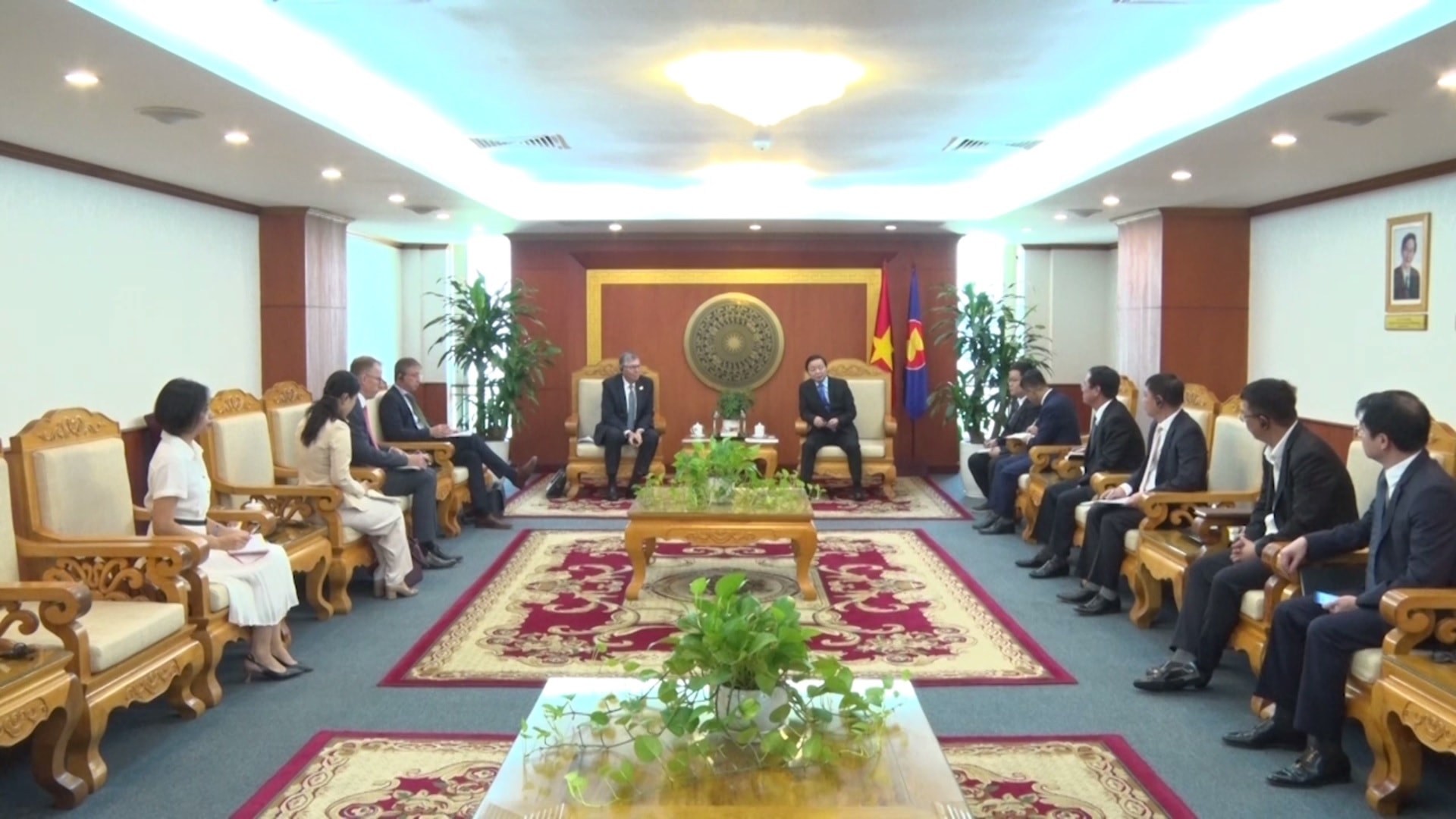 Bộ trưởng Trần Hồng Hà làm việc với Chủ tịch Hiệp hội doanh nghiệp châu Âu