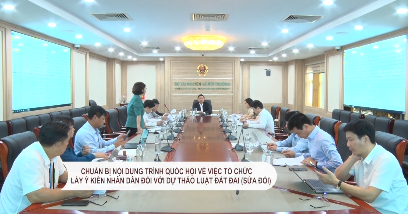Chuẩn bị nội dung trình Quốc hội về việc tổ chức lấy ý kiến Nhân dân đối với Dự thảo Luật Đất đai (sửa đổi)