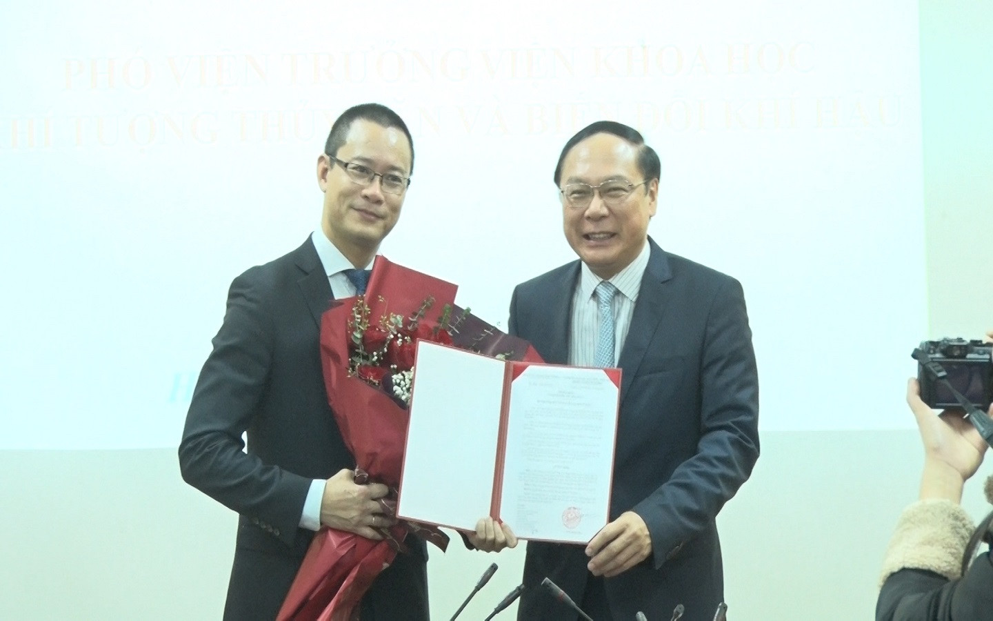 Bổ nhiệm ông Lê Ngọc Cầu giữ chức  Phó Viện trưởng Viện Khoa học KTTV và BĐKH